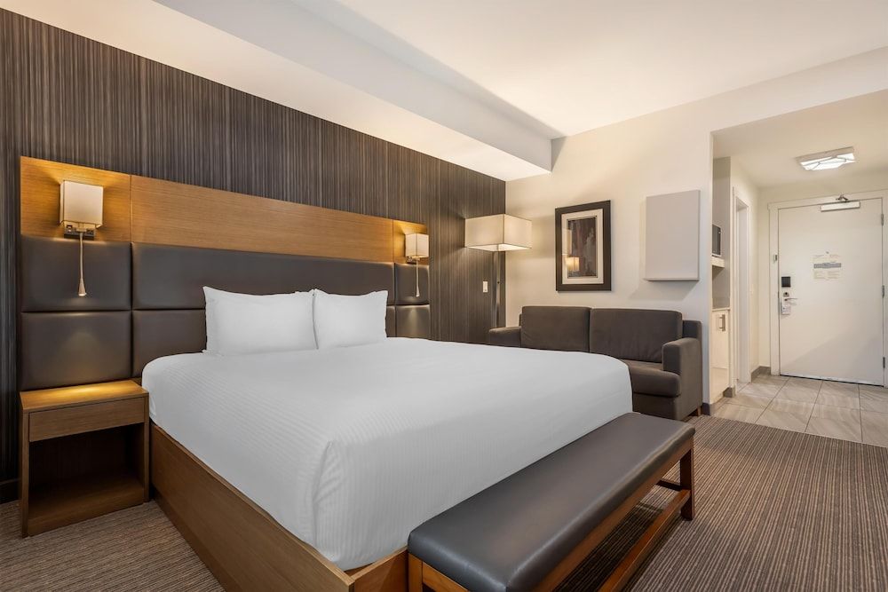 Executive Residency by Best Western Calgary City View North