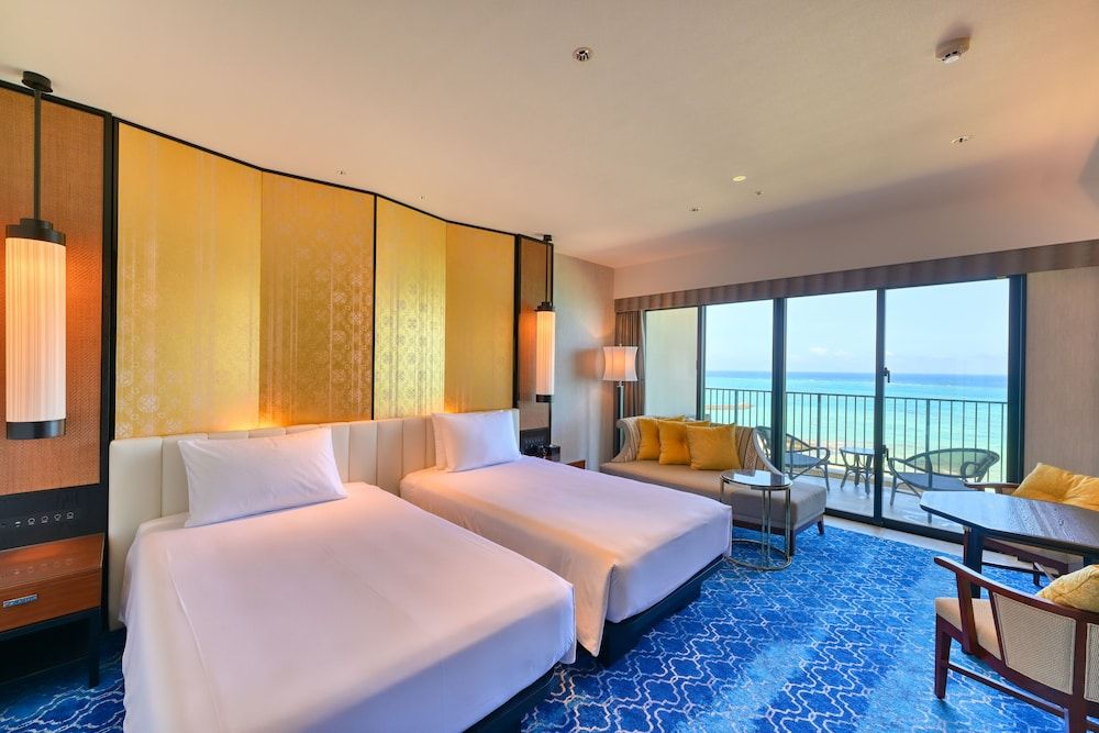 Premier Club Wide Twin, No Smoking (w/ Club Lounge Access, Additional children fee)