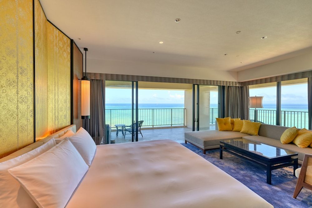 Panorama Corner Suite King, No Smoking (w/ Club Lounge&VIP Pool Bar Access, Additional children fee)