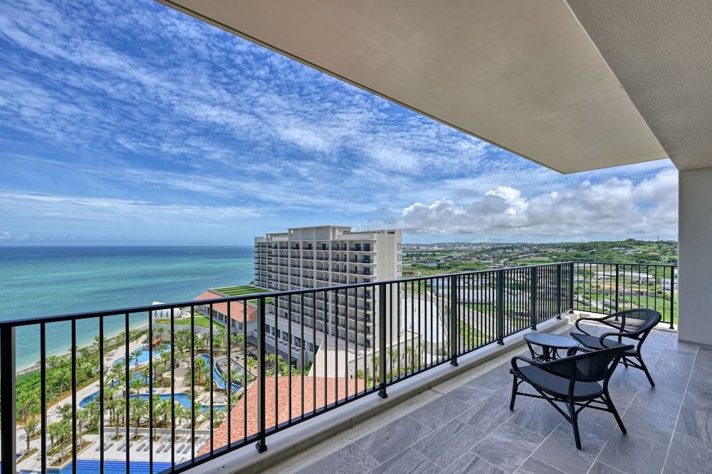 Royal Corner Suite Twin, No Smoking (w/ Club Lounge&VIP Pool Bar Access, Additional children fee)