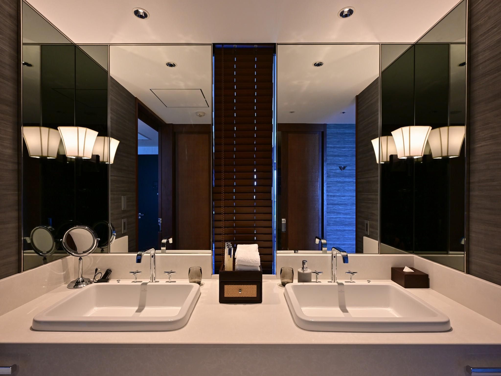 Ryukyu Hotel & Resort Nashiro Beach Deluxe Corner Suite Twin 2