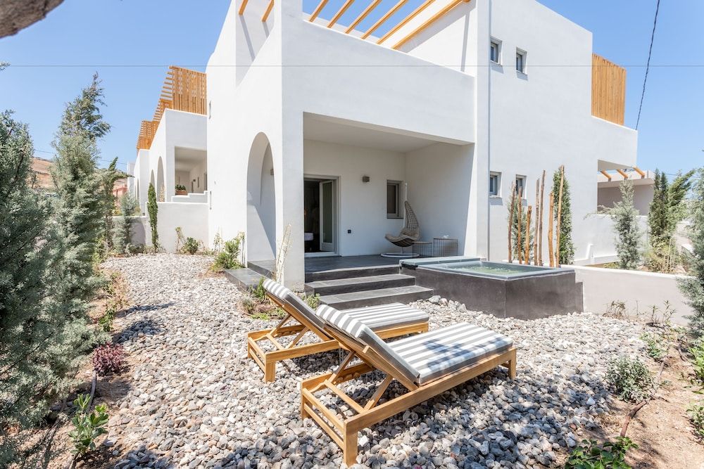 Aegean Gem Grace Suite, outdoor hot tub 15