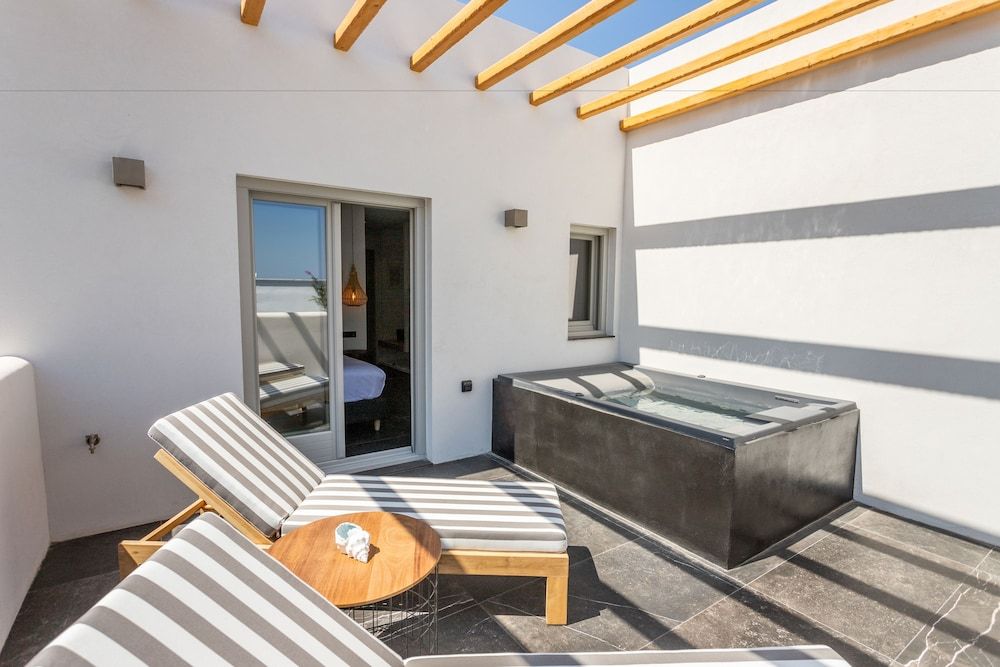 Aegean Gem Grace Suite, outdoor hot tub 20