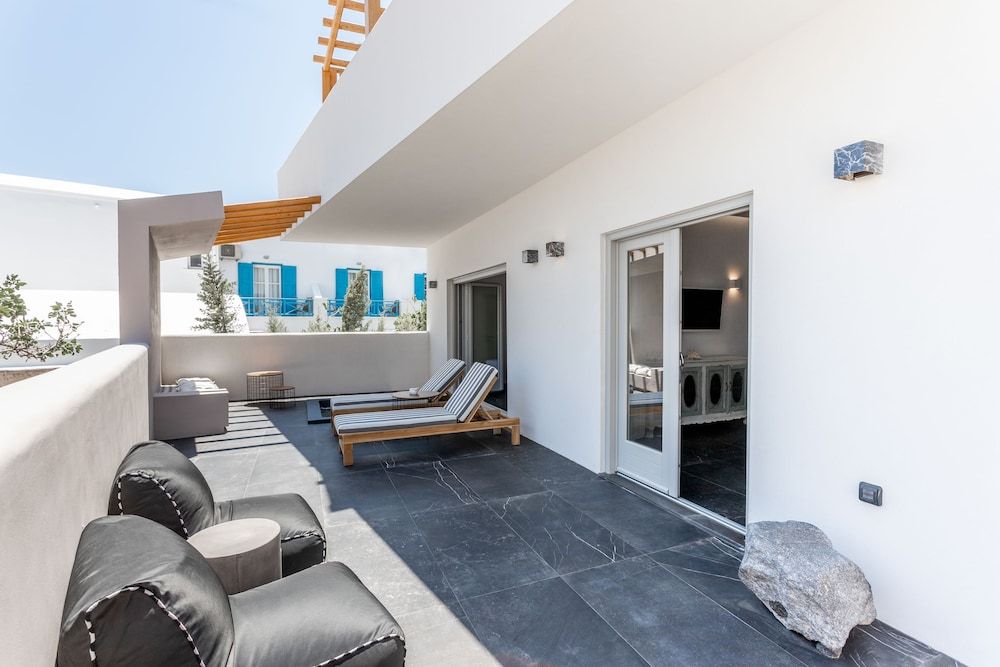 Aegean Gem Gem Suite, outdoor hot tub 21