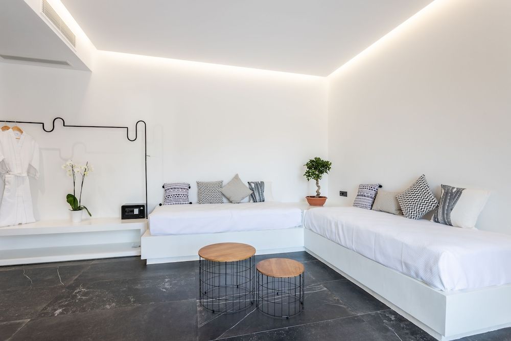 Aegean Gem Gem Suite, outdoor hot tub 17