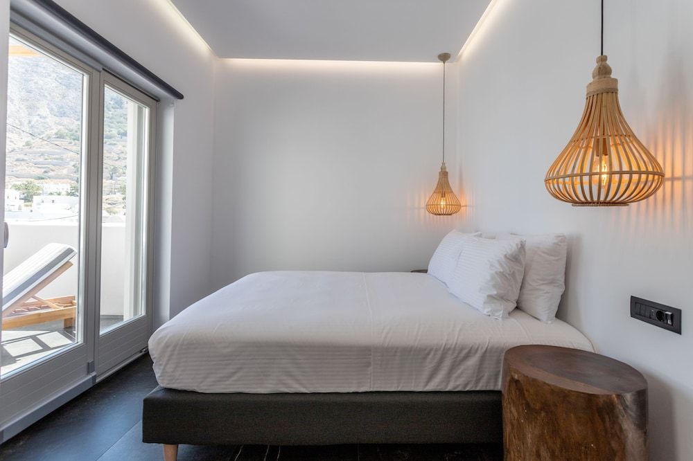 Aegean Gem Grace Suite, outdoor hot tub 9