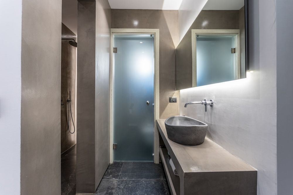 Aegean Gem Grace Suite, outdoor hot tub 26