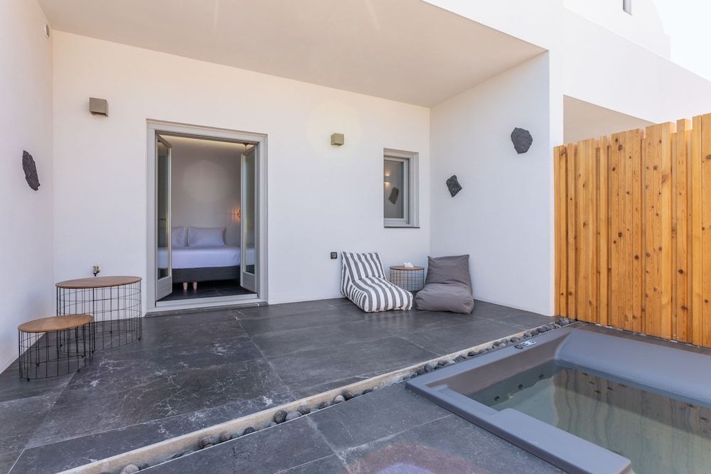 Aegean Gem Grace Suite, outdoor hot tub 13