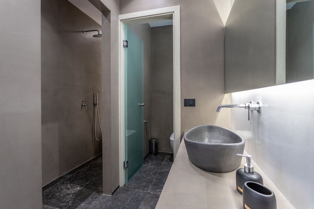 Aegean Gem Grace Suite, outdoor hot tub 27