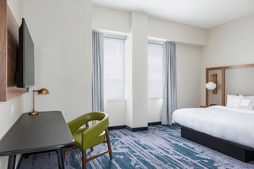 Room, 1 King Bed, Non Smoking (Mobility Accessible, Roll-in Shower)