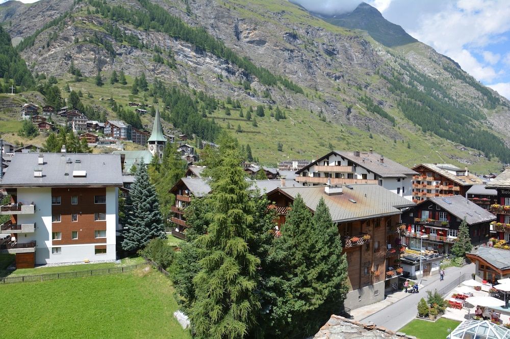 undefined Hotel Rhodania 3