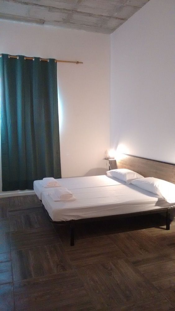 The Market Hostel Alicante Twin Room, Shared Bathroom 2