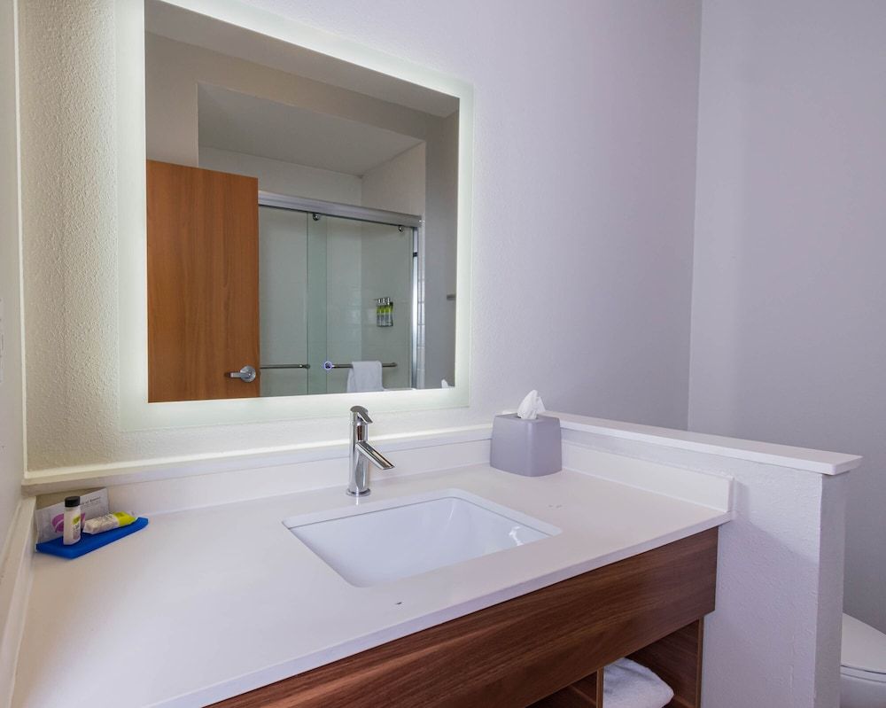 Holiday Inn Express & Suites Houston North I-45 Spring by IHG Standard Room 3