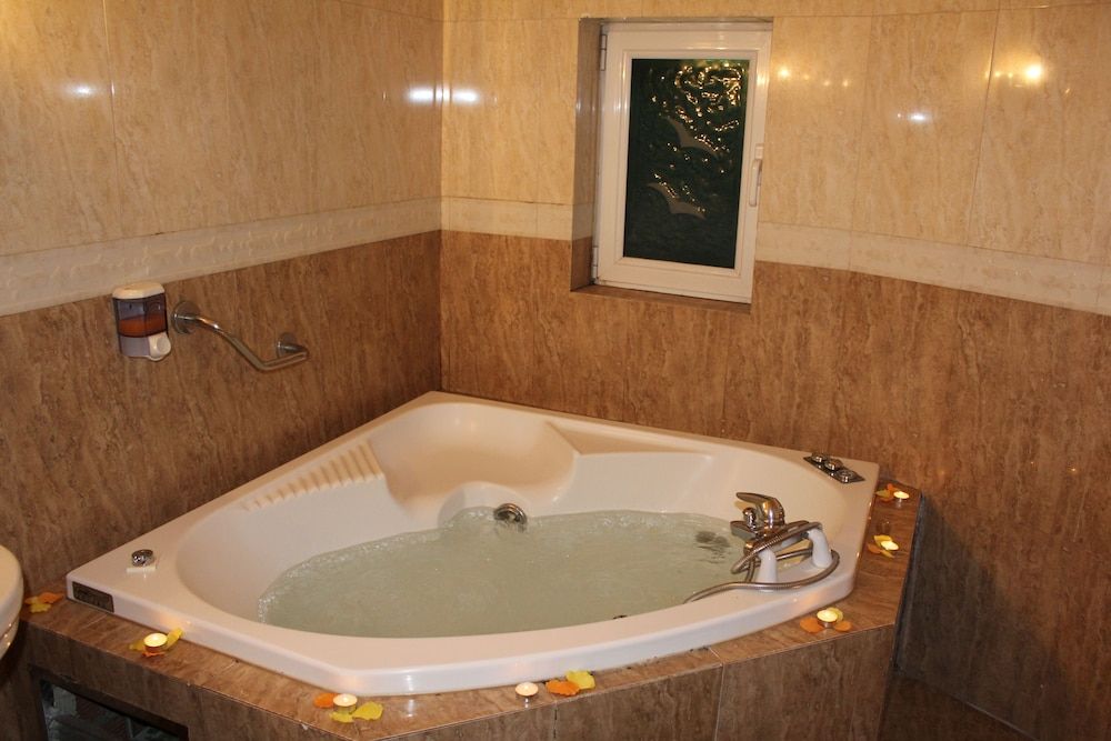 Exis Boutique Hotel Superior Double Room, Jetted Tub 10