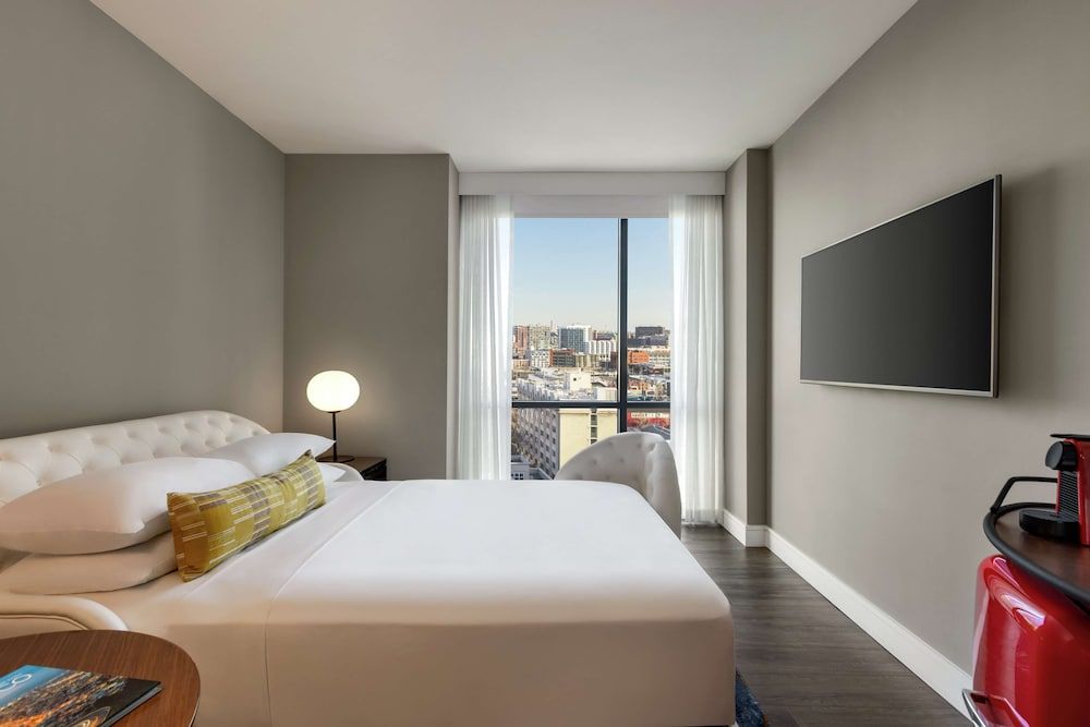 Room, 1 Queen Bed, City View