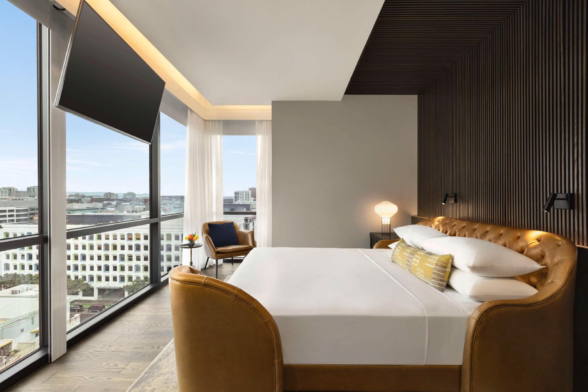 1 King Suite Urban View With Living Room
