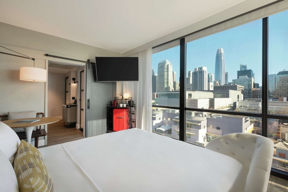 Studio Suite, 1 King Bed, City View