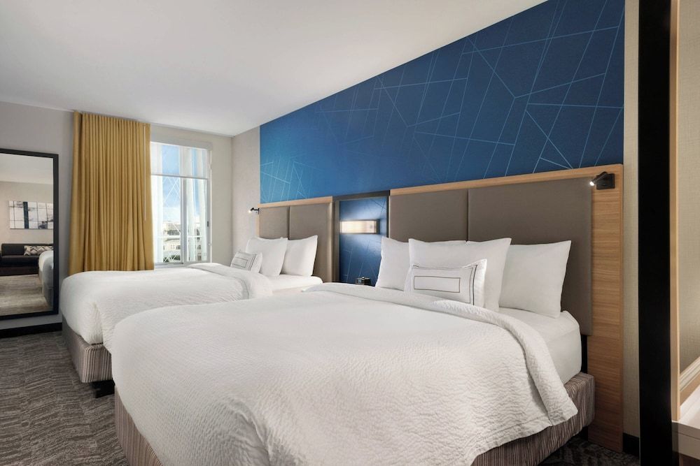Suite, Multiple Beds, City View (Mobility Accessible, Tub)