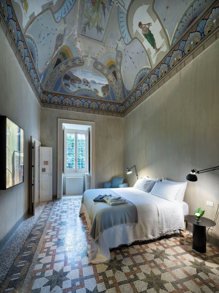 Junior Suite, 1 King Bed, Courtyard View (Royal Junior Suite)