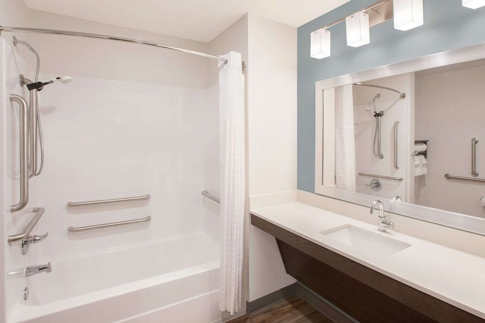 Room, 2 Queen Beds, Accessible, Non Smoking