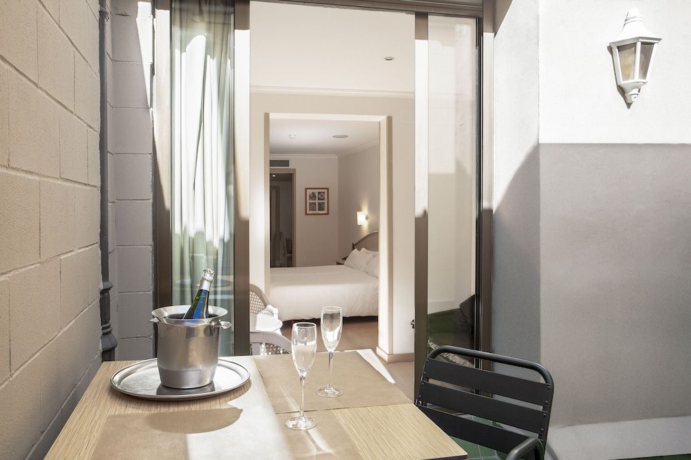 undefined Hotel Lleó 3