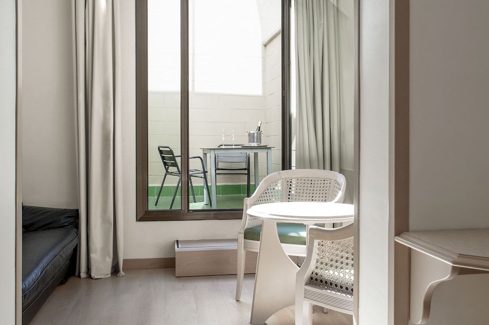 undefined Hotel Lleó 4