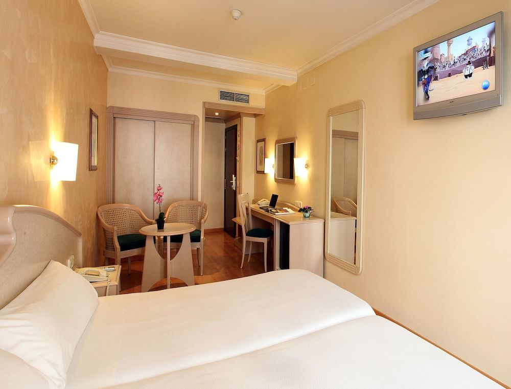 undefined Hotel Lleó 7