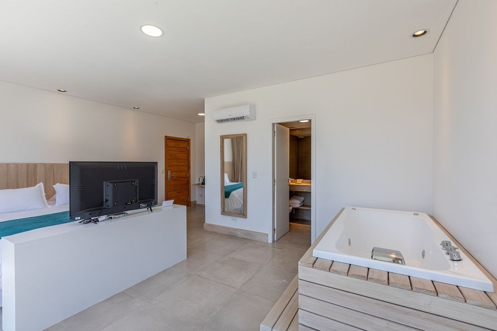 Live Hotel Boutique - Adults Only Deluxe Room 9