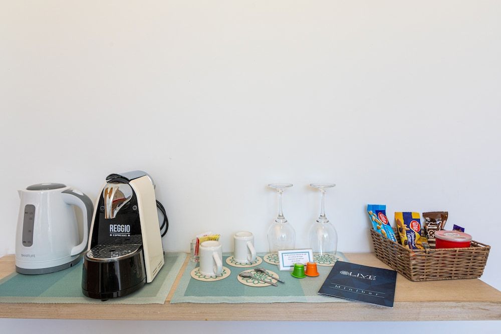 Live Hotel Boutique - Adults Only Deluxe Room 10