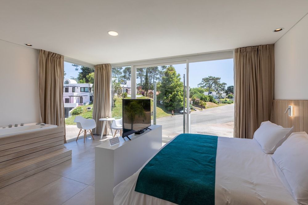 Live Hotel Boutique - Adults Only Deluxe Room 2