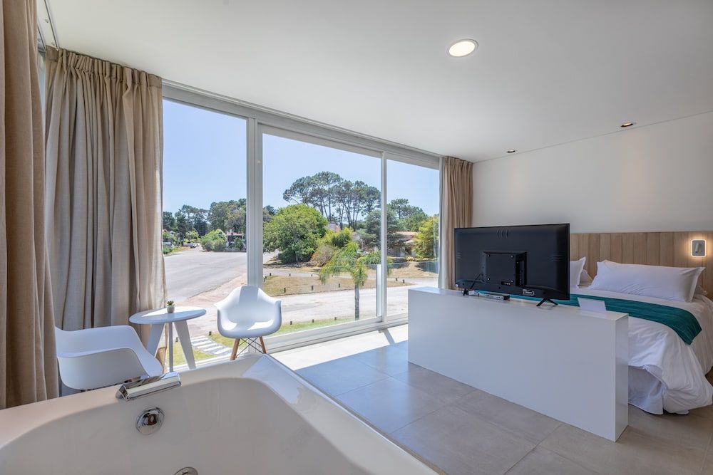 Live Hotel Boutique - Adults Only Deluxe Room 8