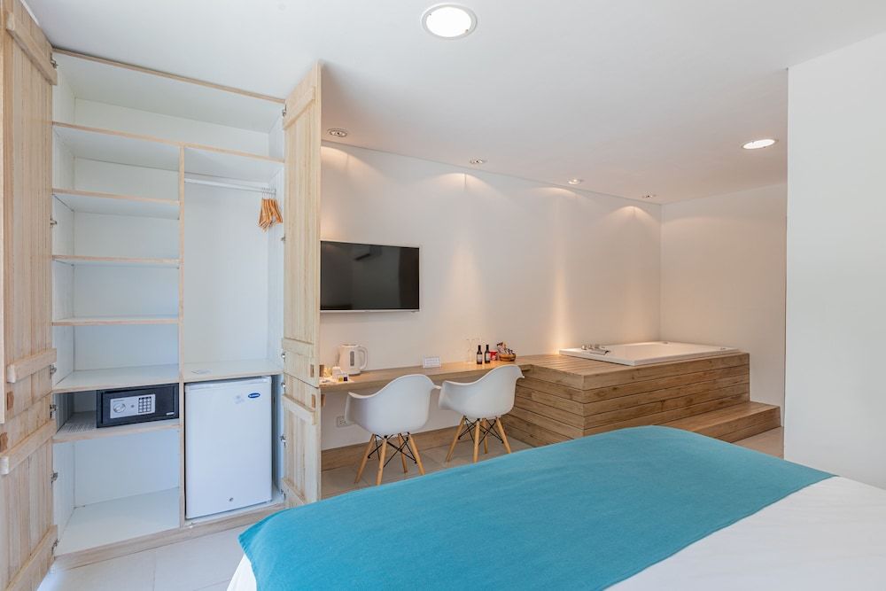 Live Hotel Boutique - Adults Only Premium Room 5