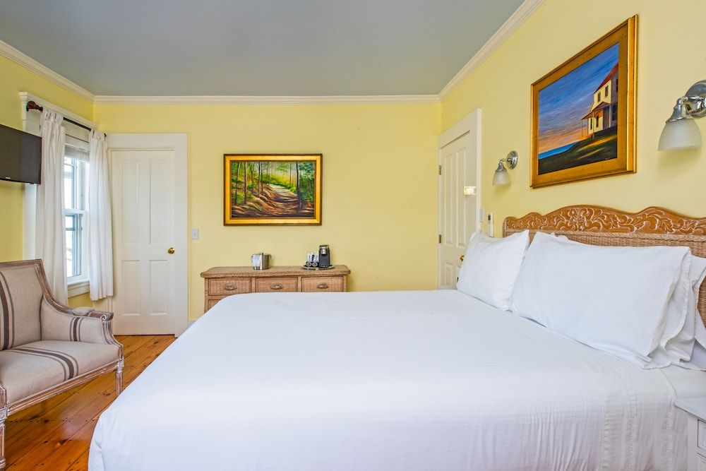Room 3(Admirrals Quarters)