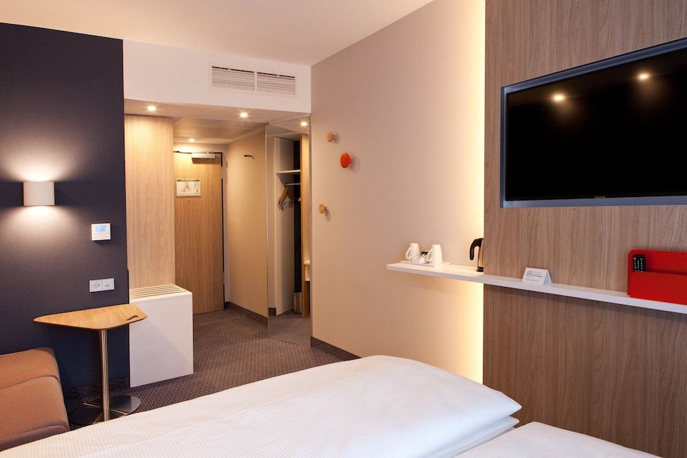 Standard Room, 1 Queen Bed