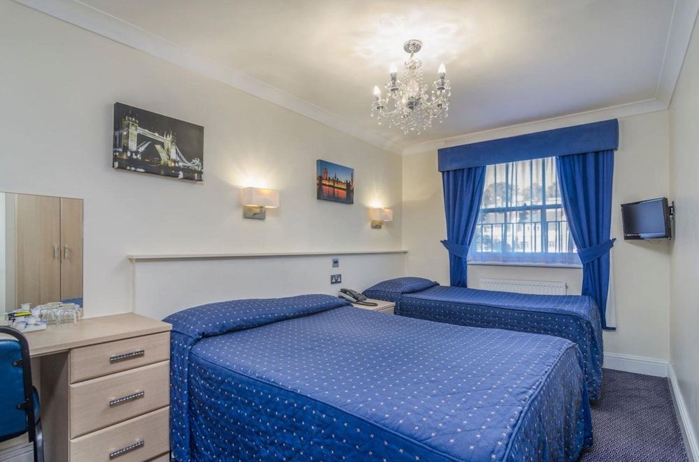 Aaraya London Triple Room