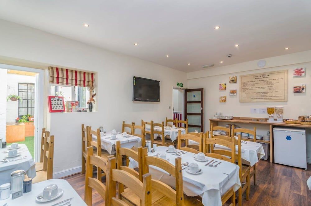 undefined Aaraya London 8