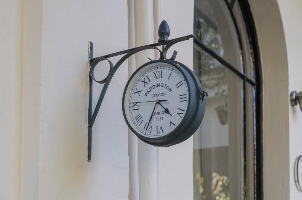 undefined Aaraya London 3