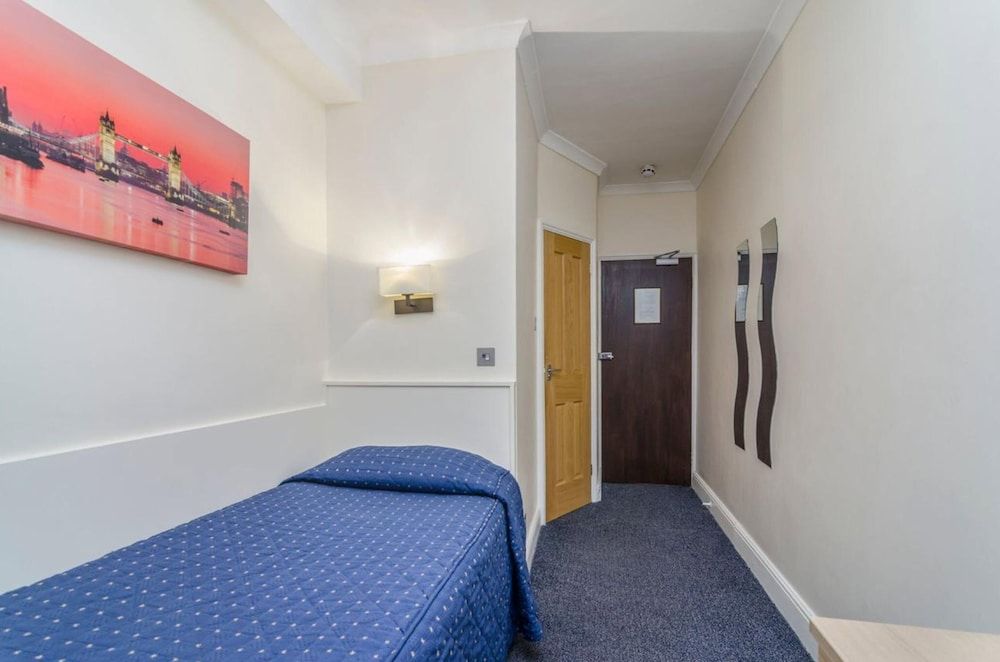 Aaraya London Triple Room 3