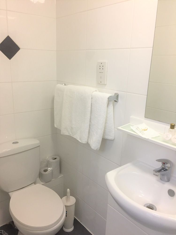 Aaraya London Double Room 3