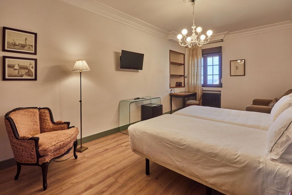 Silken Gran Hotel del Sella Family Room 5