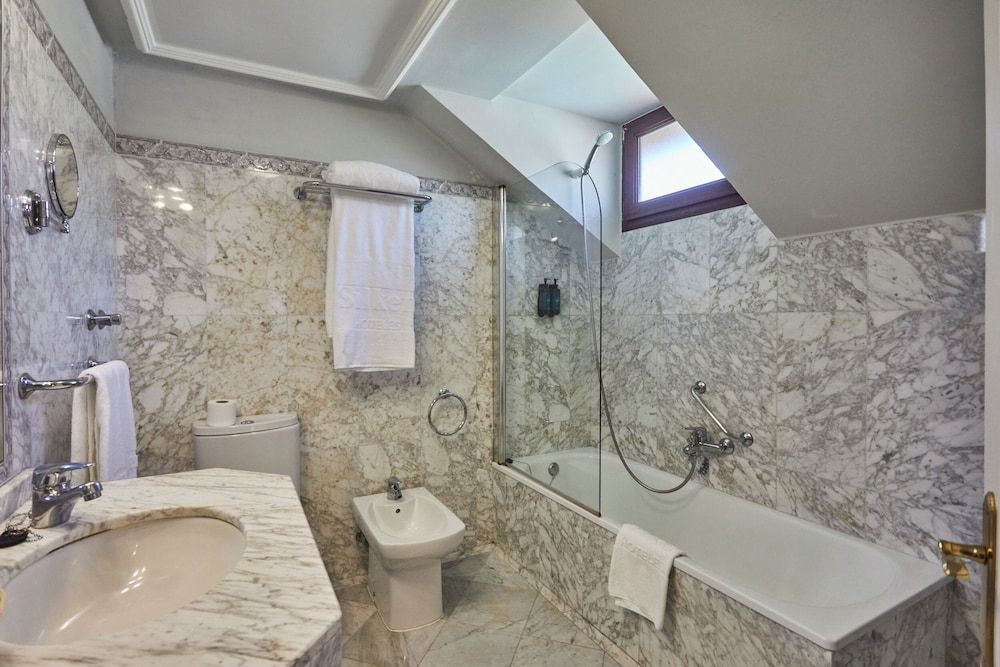 Silken Gran Hotel del Sella Standard Room 4