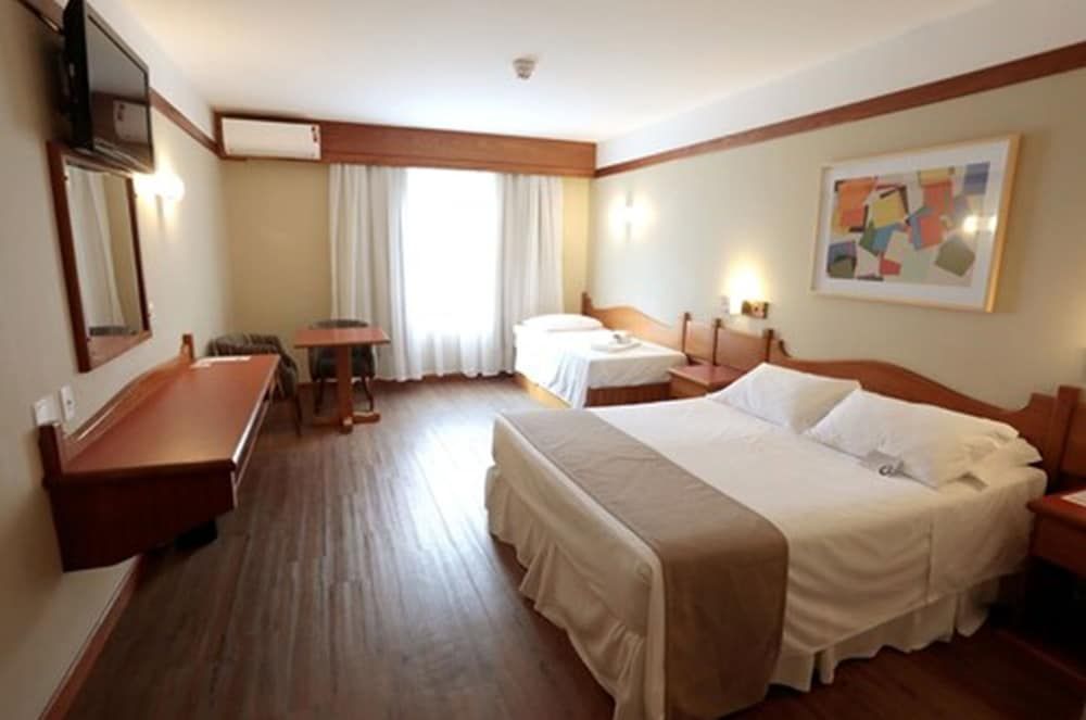 Tri Hotel Canela Standard Quadruple Room 2