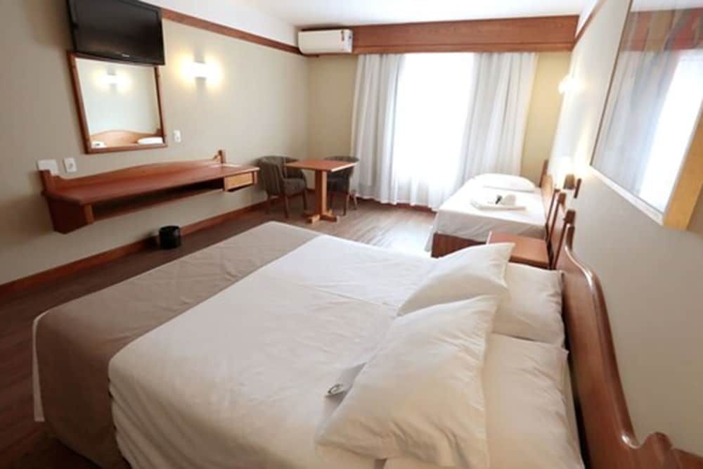 Tri Hotel Canela Standard Quadruple Room