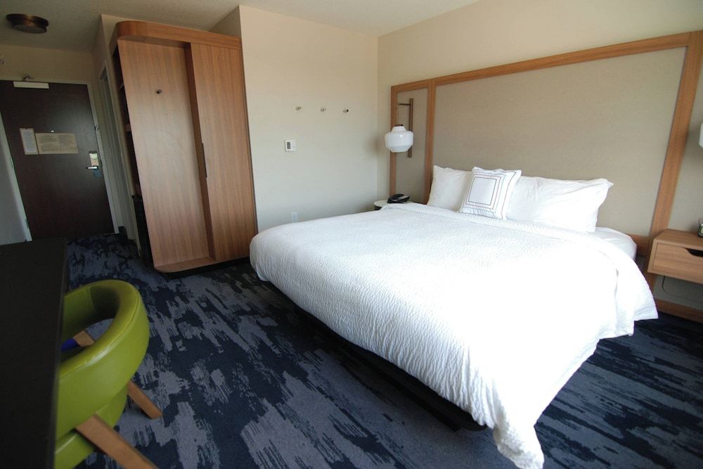 Room, 1 King Bed (Mobility Accessible, Tub)