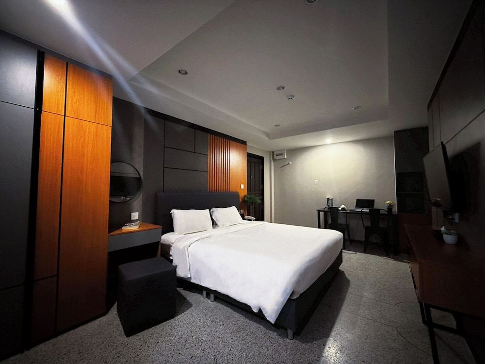 undefined 12 The Residence Hotel 5