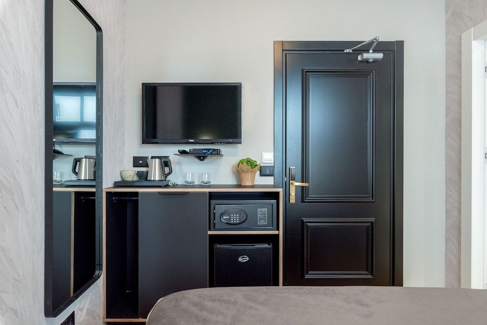 Dizengoff Garden Hotel Economy Double Room 10