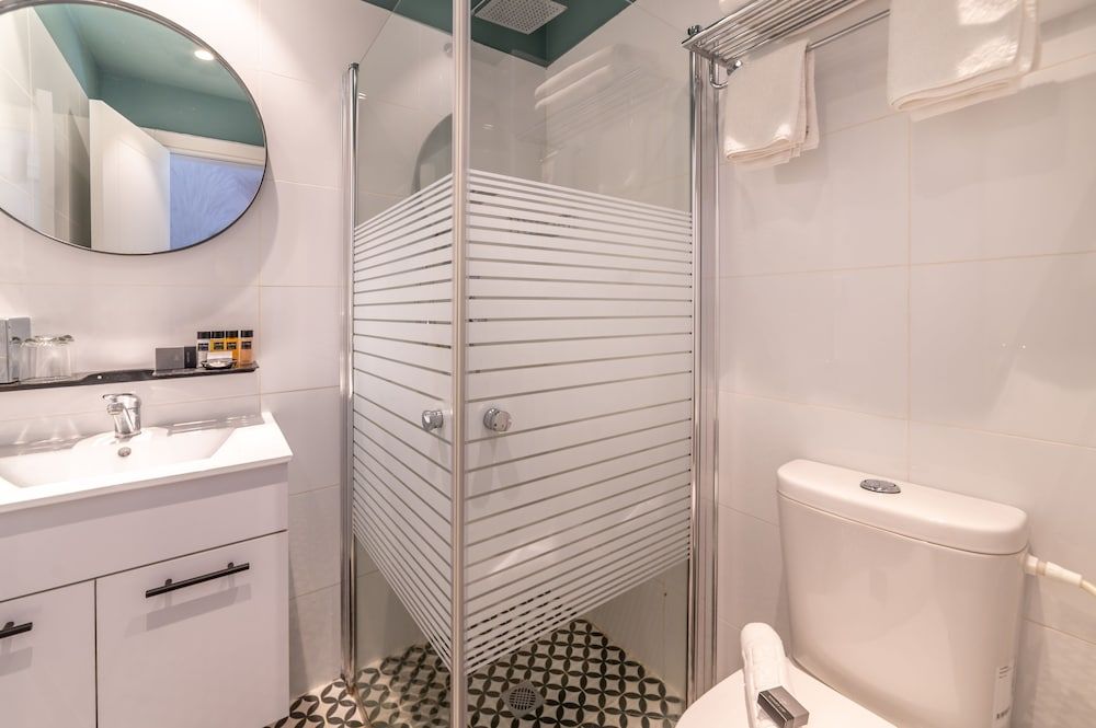 Dizengoff Garden Hotel Economy Double Room 7