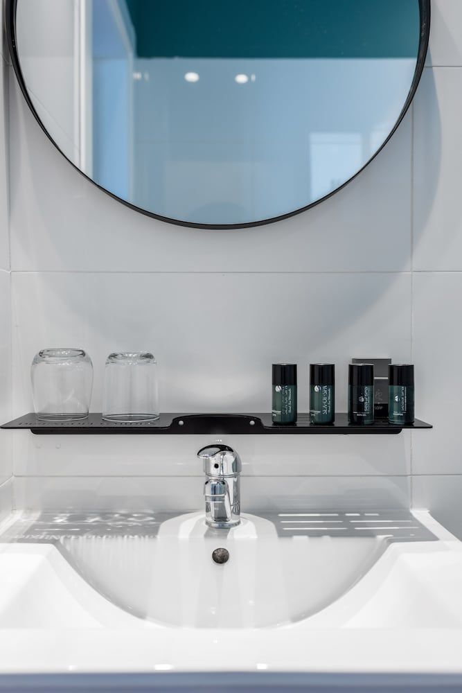 Dizengoff Garden Hotel Economy Double Room 8