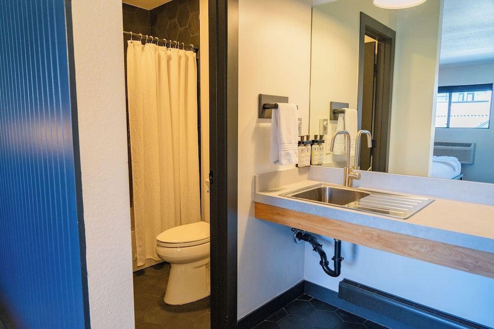 Gravity Haus Winter Park Rambler: King 4