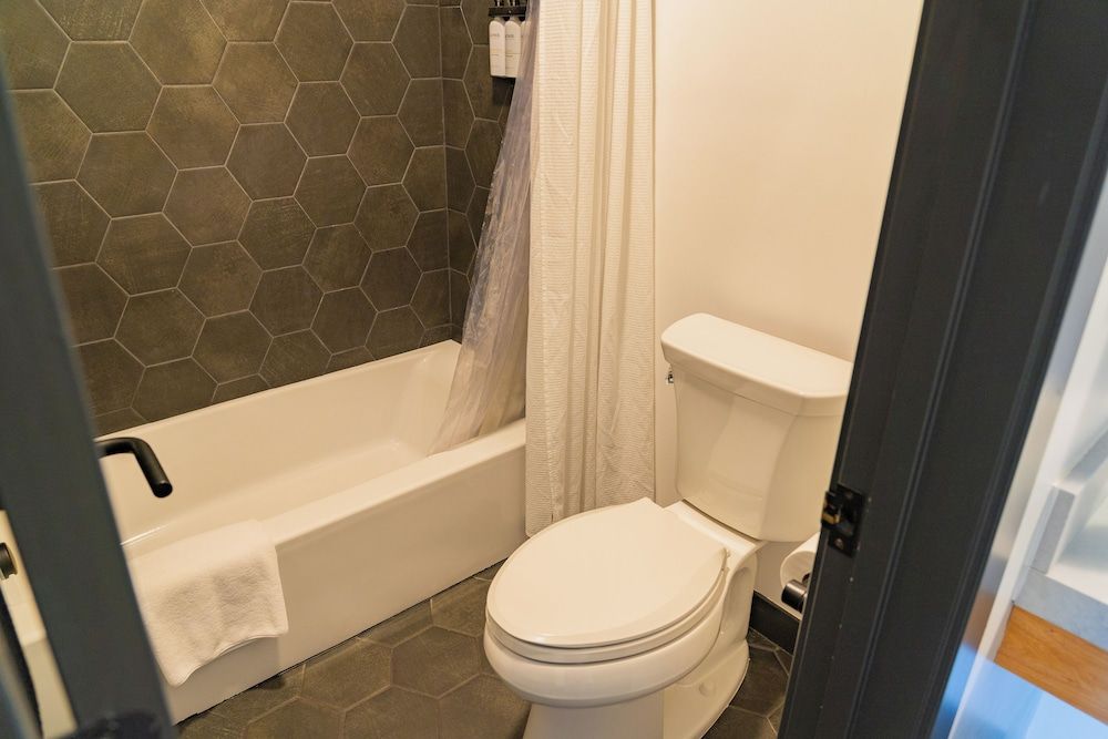 Gravity Haus Winter Park Idlewild: King with Twin Bunks 3